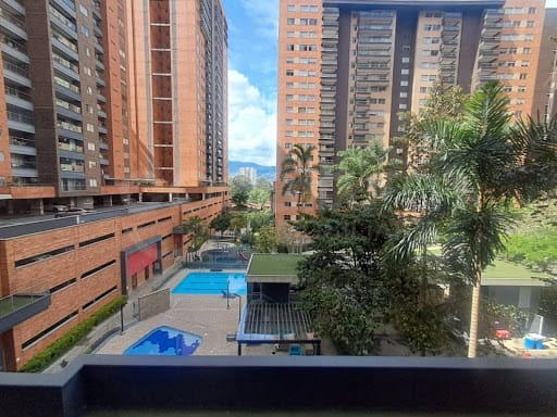 Apartamento de 3 alcobas en arriendo en Loma De San Jose, Sabaneta, 88 m² · foto 21 de 23