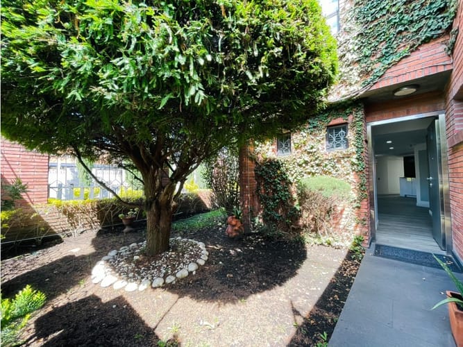 Casa de 2 alcobas en venta en La Esmeralda, Bogotá, 259 m² · foto 3 de 24