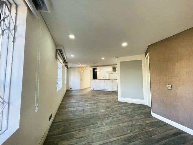 Casa de 2 alcobas en venta en La Esmeralda, Bogotá, 259 m² · foto 4 de 24