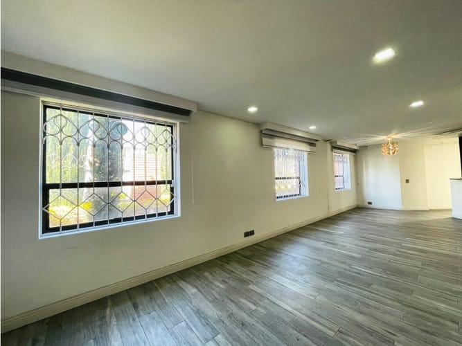 Casa de 2 alcobas en venta en La Esmeralda, Bogotá, 259 m² · foto 5 de 24