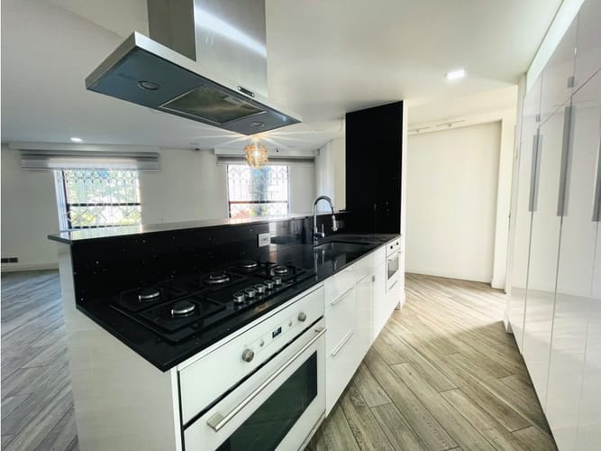 Casa de 2 alcobas en venta en La Esmeralda, Bogotá, 259 m² · foto 7 de 24