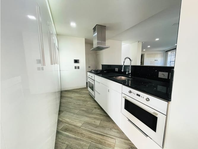 Casa de 2 alcobas en venta en La Esmeralda, Bogotá, 259 m² · foto 8 de 24