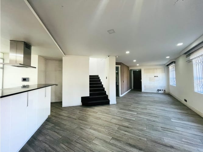 Casa de 2 alcobas en venta en La Esmeralda, Bogotá, 259 m² · foto 9 de 24
