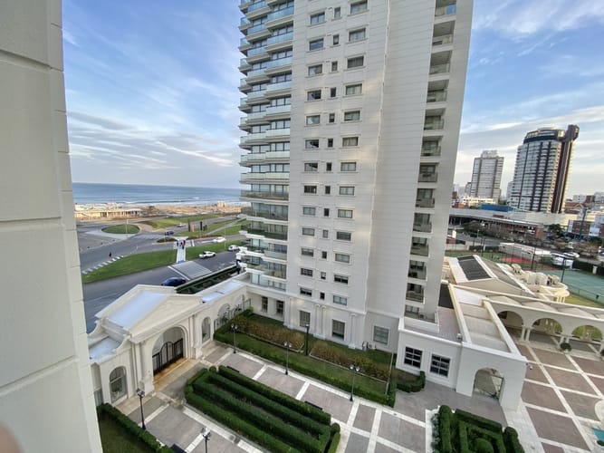 ALQUILER APARTAMENTO 3 DORMITORIOS Y DEPENDENCIA EDIFICIO IMPERIALE PUNTA DEL ESTE · Foto 4