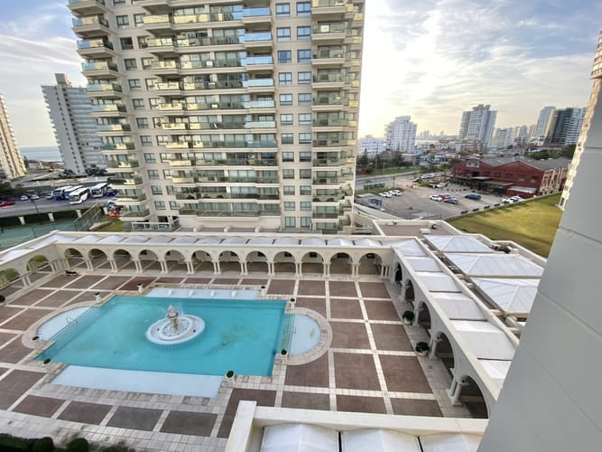 ALQUILER APARTAMENTO 3 DORMITORIOS Y DEPENDENCIA EDIFICIO IMPERIALE PUNTA DEL ESTE · Foto 5