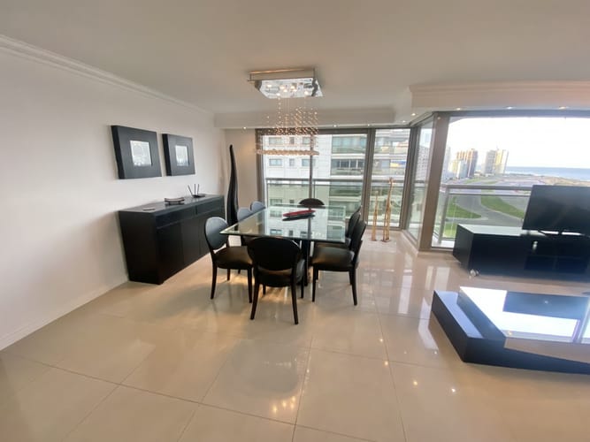 ALQUILER APARTAMENTO 3 DORMITORIOS Y DEPENDENCIA EDIFICIO IMPERIALE PUNTA DEL ESTE · Photo 7
