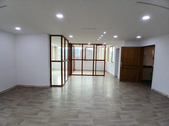Oficina en arriendo en Patio Bonito, Medellín, 75 m² · foto 2 de 10