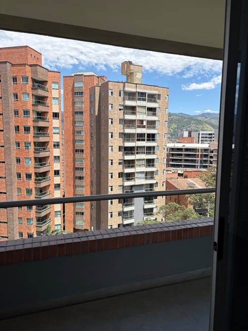 Oficina en venta en El Poblado, Envigado, 42 m² · foto 2 de 12