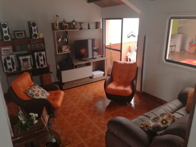 Casa de 3 alcobas en venta en Jardin, Bucaramanga, 228 m² · foto 2 de 17