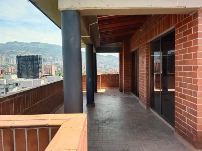 Apartamento de 4 alcobas en venta en Lorena, Medellín, 240 m² · foto 2 de 24