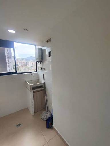 Apartamento de 2 alcobas en arriendo en Mayorca, Envigado, 68 m² · foto 4 de 15