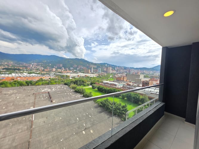 Apartamento de 3 alcobas en arriendo en Zona Industrial No. 1, Itagüí, 78 m² · foto 6 de 24