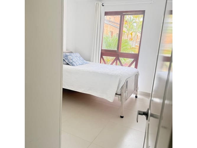Casa de 4 alcobas en venta en La Inmaculada, Envigado, 240 m² · foto 3 de 8