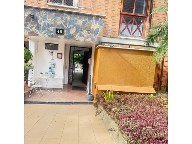 Casa de 4 alcobas en venta en La Inmaculada, Envigado, 240 m² · foto 8 de 8