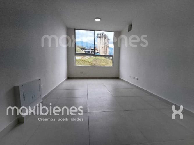 Apartamento de 3 alcobas en arriendo en Los Colores, Medellín, 78 m² · foto 2 de 16