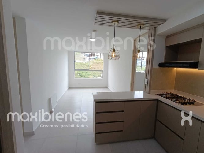 Apartamento de 3 alcobas en arriendo en Los Colores, Medellín, 78 m² · foto 3 de 16