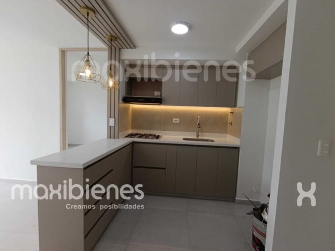Apartamento de 3 alcobas en arriendo en Los Colores, Medellín, 78 m² · foto 5 de 16