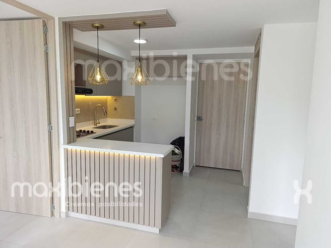 Apartamento de 3 alcobas en arriendo en Los Colores, Medellín, 78 m² · foto 7 de 16