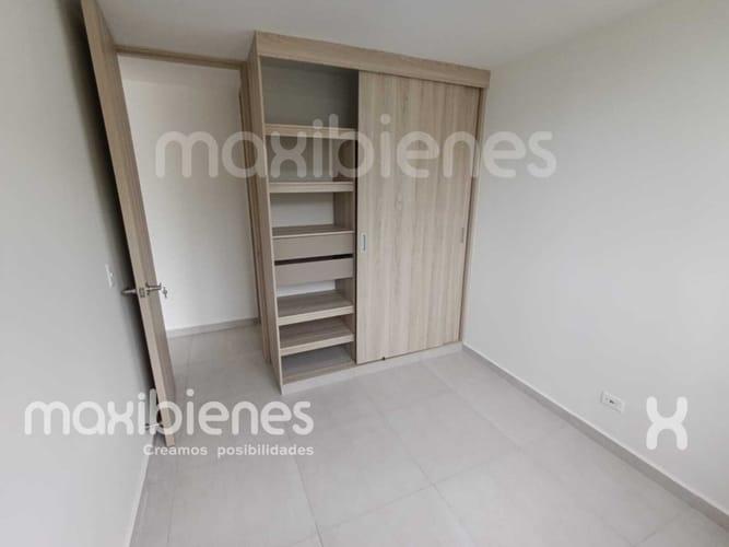 Apartamento de 3 alcobas en arriendo en Los Colores, Medellín, 78 m² · foto 8 de 16