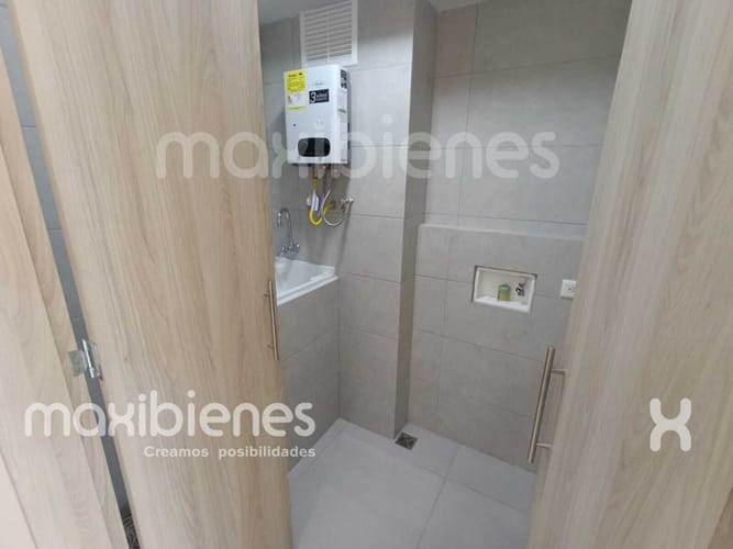 Apartamento de 3 alcobas en arriendo en Los Colores, Medellín, 78 m² · foto 11 de 16