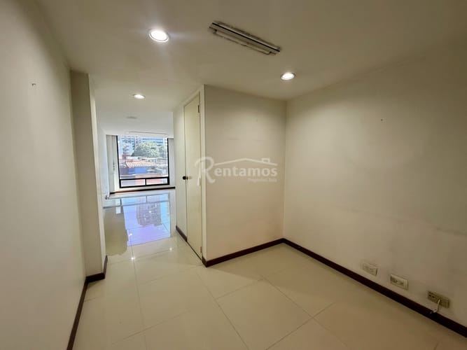Oficina en arriendo en El Poblado, Medellín, 28 m² · foto 2 de 20
