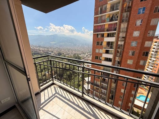 Apartamento de 3 alcobas en arriendo en Villas Del Sol, Bello, 52 m² · foto 4 de 10