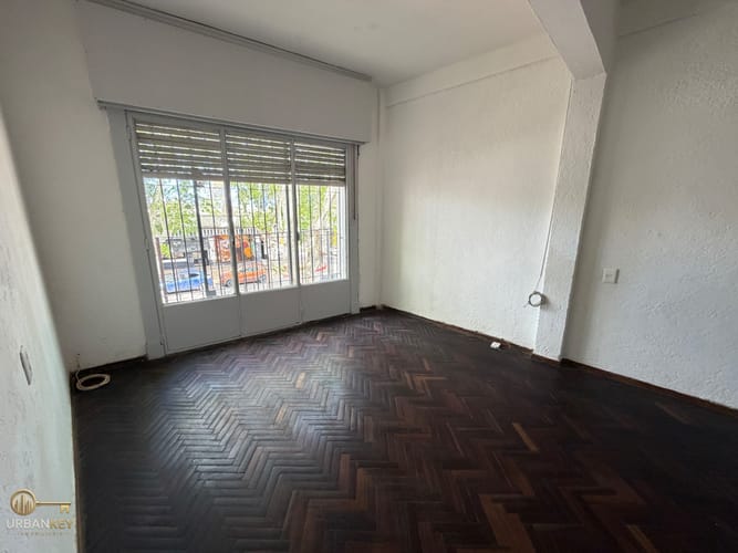 Alquiler apartamento 2 dormitorio, primer piso por escalera con balcón - La Teja · Photo 3