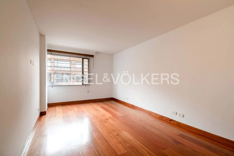 Apartamento de 3 alcobas en venta en Santa Barbara Occidental, Bogotá, 230 m² · foto 16 de 20