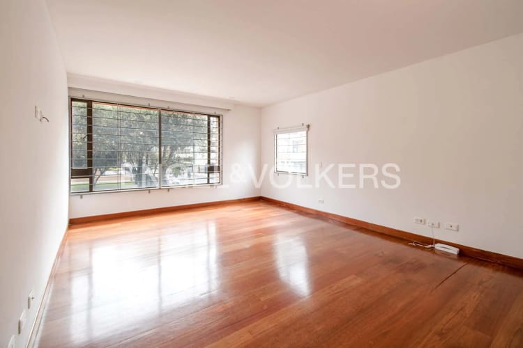Apartamento de 3 alcobas en venta en Santa Barbara Occidental, Bogotá, 230 m² · foto 10 de 20