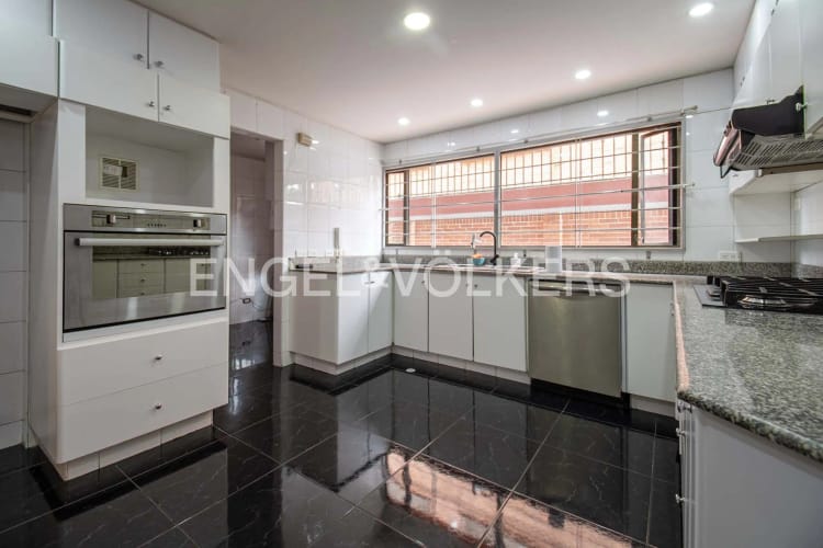 Apartamento de 3 alcobas en venta en Santa Barbara Occidental, Bogotá, 230 m² · foto 8 de 20