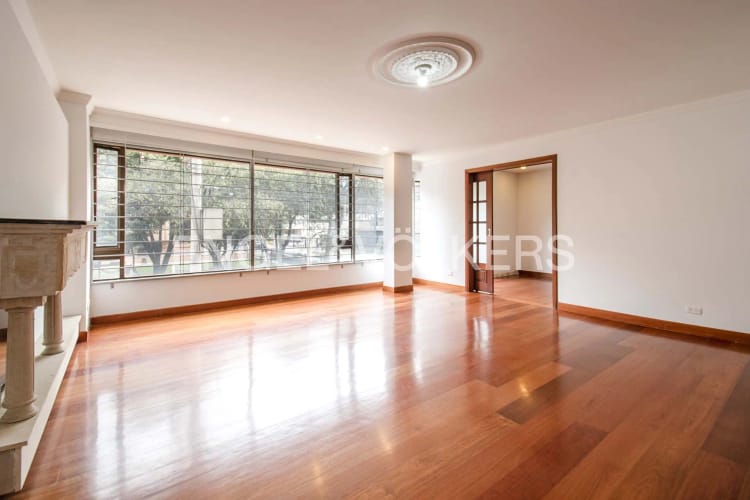 Apartamento de 3 alcobas en venta en Santa Barbara Occidental, Bogotá, 230 m² · foto 4 de 20