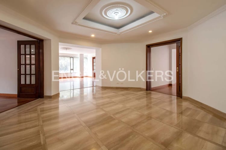Apartamento de 3 alcobas en venta en Santa Barbara Occidental, Bogotá, 230 m² · foto 3 de 20