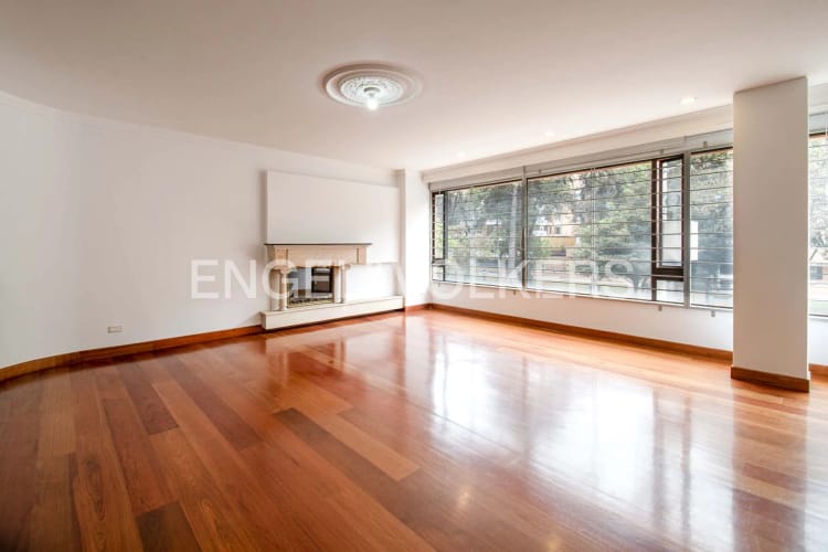 Apartamento de 3 alcobas en venta en Santa Barbara Occidental, Bogotá, 230 m² · foto 2 de 20