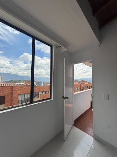 Apartamento de 3 alcobas en arriendo en Villa Flora, Medellín, 82 m² · foto 8 de 13