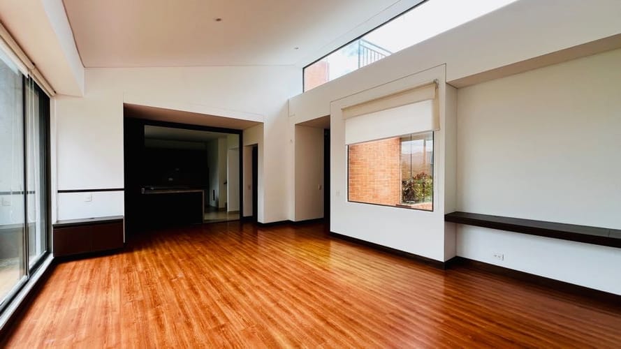Apartamento de 3 alcobas en arriendo en Casa Blanca, Bogotá, 229 m² · foto 3 de 24