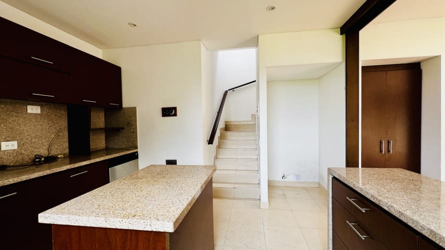 Apartamento de 3 alcobas en arriendo en Casa Blanca, Bogotá, 229 m² · foto 8 de 24