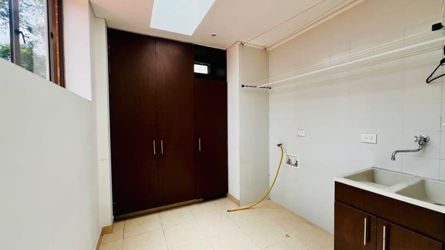 Apartamento de 3 alcobas en arriendo en Casa Blanca, Bogotá, 229 m² · foto 9 de 24