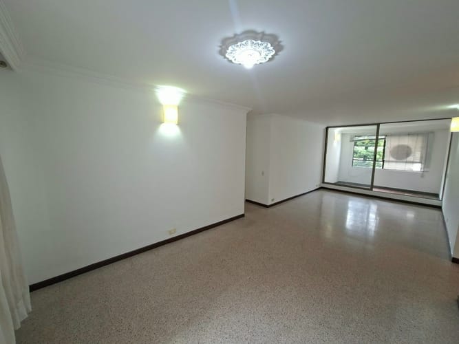 Apartamento de 3 alcobas en arriendo en Patio Bonito, Medellín, 109 m² · foto 2 de 15