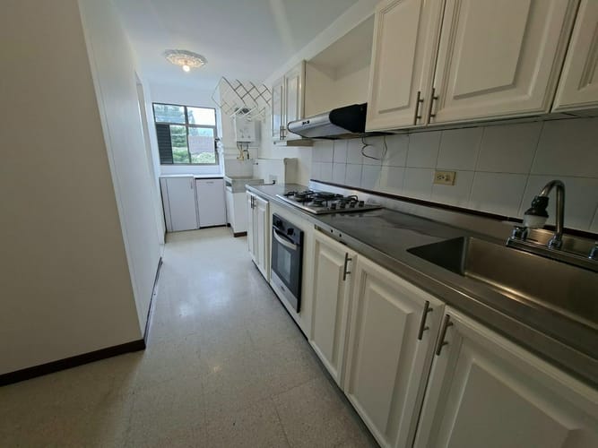 Apartamento de 3 alcobas en arriendo en Patio Bonito, Medellín, 109 m² · foto 3 de 15