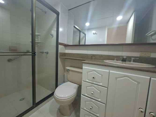 Apartamento de 3 alcobas en arriendo en Patio Bonito, Medellín, 109 m² · foto 10 de 15