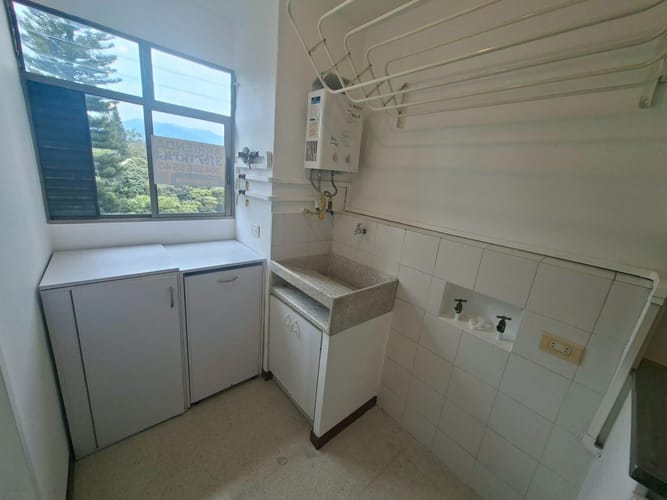 Apartamento de 3 alcobas en arriendo en Patio Bonito, Medellín, 109 m² · foto 11 de 15