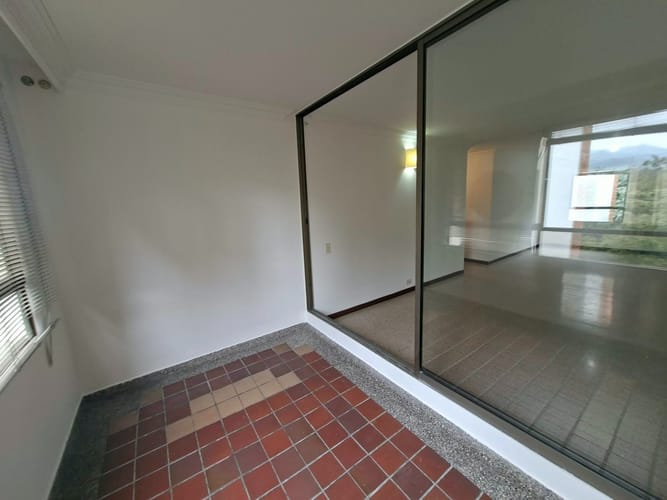 Apartamento de 3 alcobas en arriendo en Patio Bonito, Medellín, 109 m² · foto 12 de 15