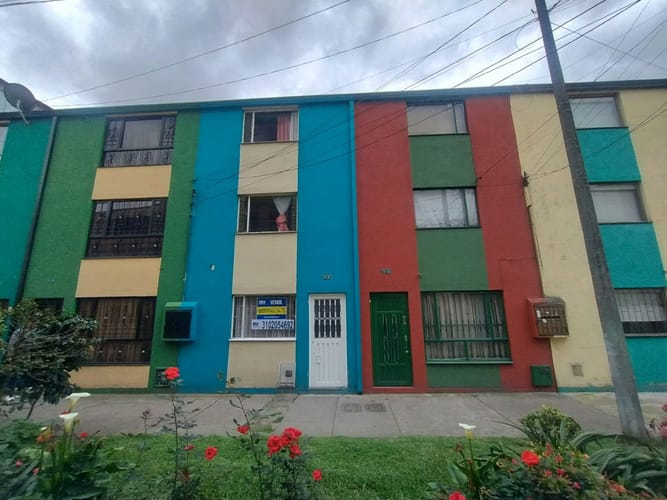 Casa de 4 alcobas en venta en Villas De Granada, Bogotá, 96 m² · foto 2 de 24