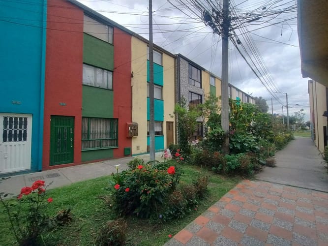 Casa de 4 alcobas en venta en Villas De Granada, Bogotá, 96 m² · foto 3 de 24