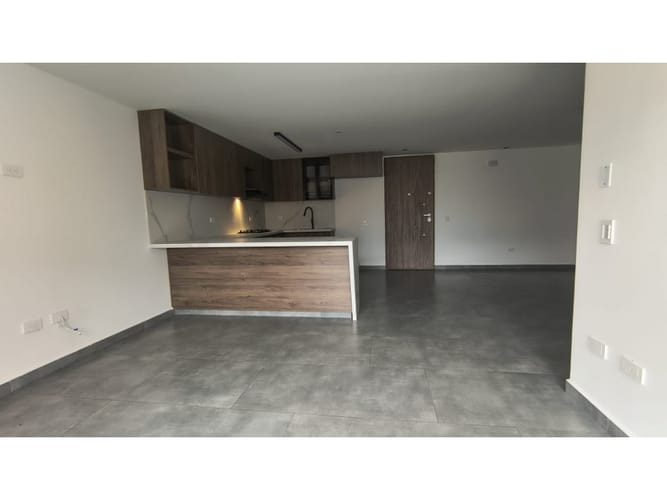 Apartamento de 2 alcobas en arriendo en Zuñiga, Envigado, 90 m² · foto 2 de 13