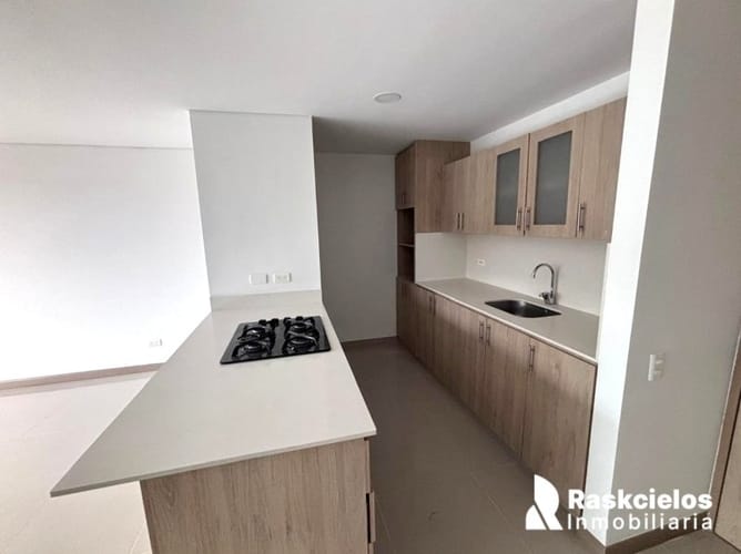 Apartamento de 3 alcobas en arriendo en Loma Del Esmeraldal, Envigado, 112 m² · foto 2 de 11