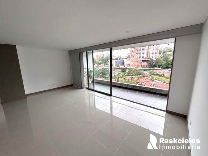 Apartamento de 3 alcobas en arriendo en Loma Del Esmeraldal, Envigado, 112 m² · foto 3 de 11