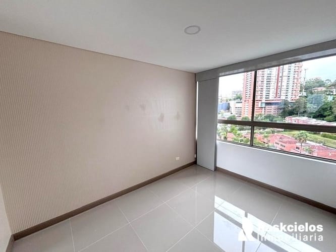 Apartamento de 3 alcobas en arriendo en Loma Del Esmeraldal, Envigado, 112 m² · foto 4 de 11