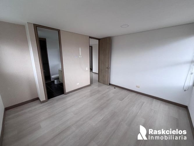 Apartamento de 3 alcobas en arriendo en Loma Del Esmeraldal, Envigado, 112 m² · foto 7 de 11