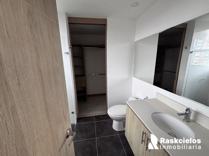 Apartamento de 3 alcobas en arriendo en Loma Del Esmeraldal, Envigado, 112 m² · foto 8 de 11